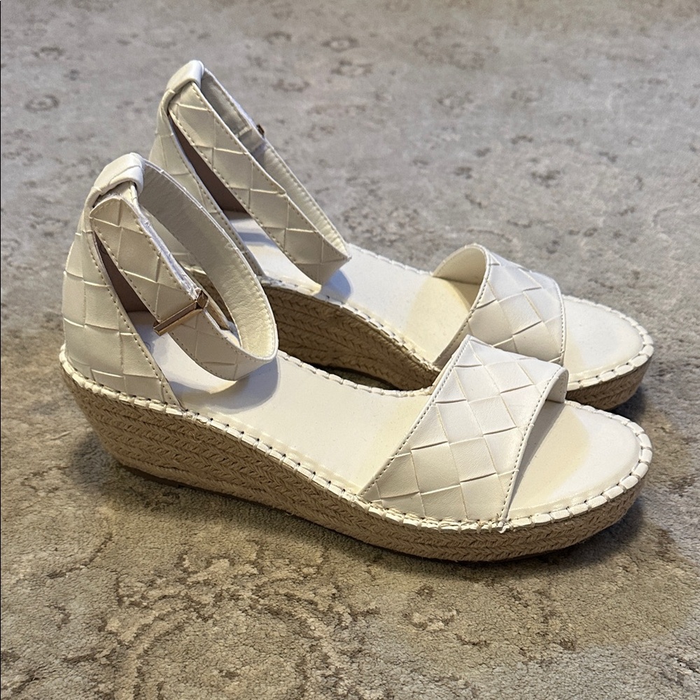 Elegant White Woven Wedge Sandals 9.5 never worn - Picture 3 of 5